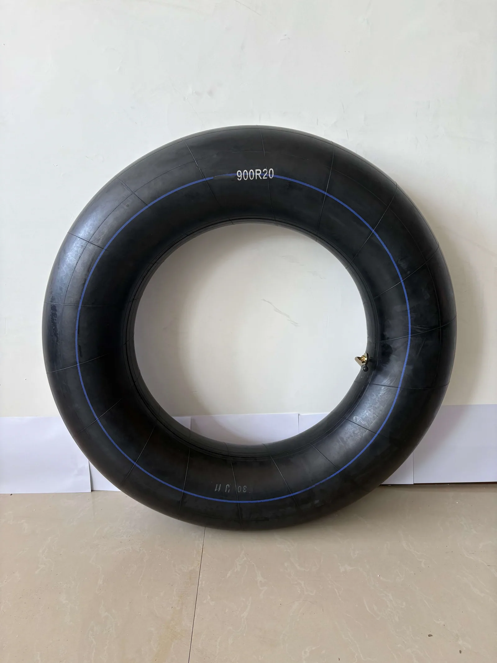 9.00-20 inner tube detail 2
